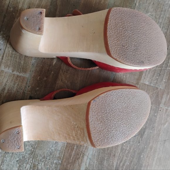 Red Swedish Hasbeens clogs - Picture 2 of 4